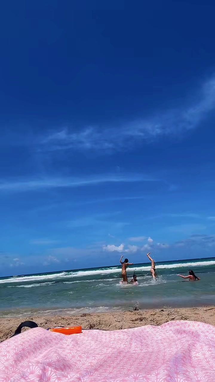 @foxanne