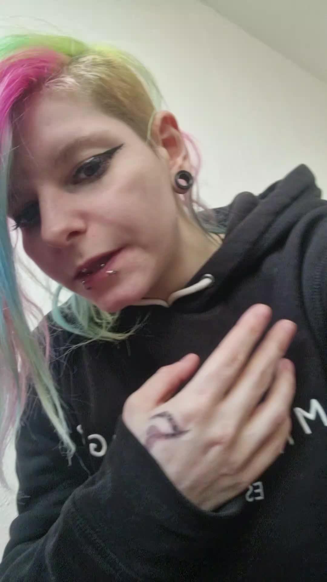 @Punk_mom_2018
