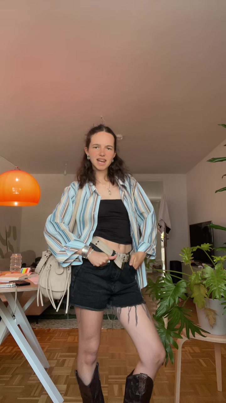 @lizzykeira