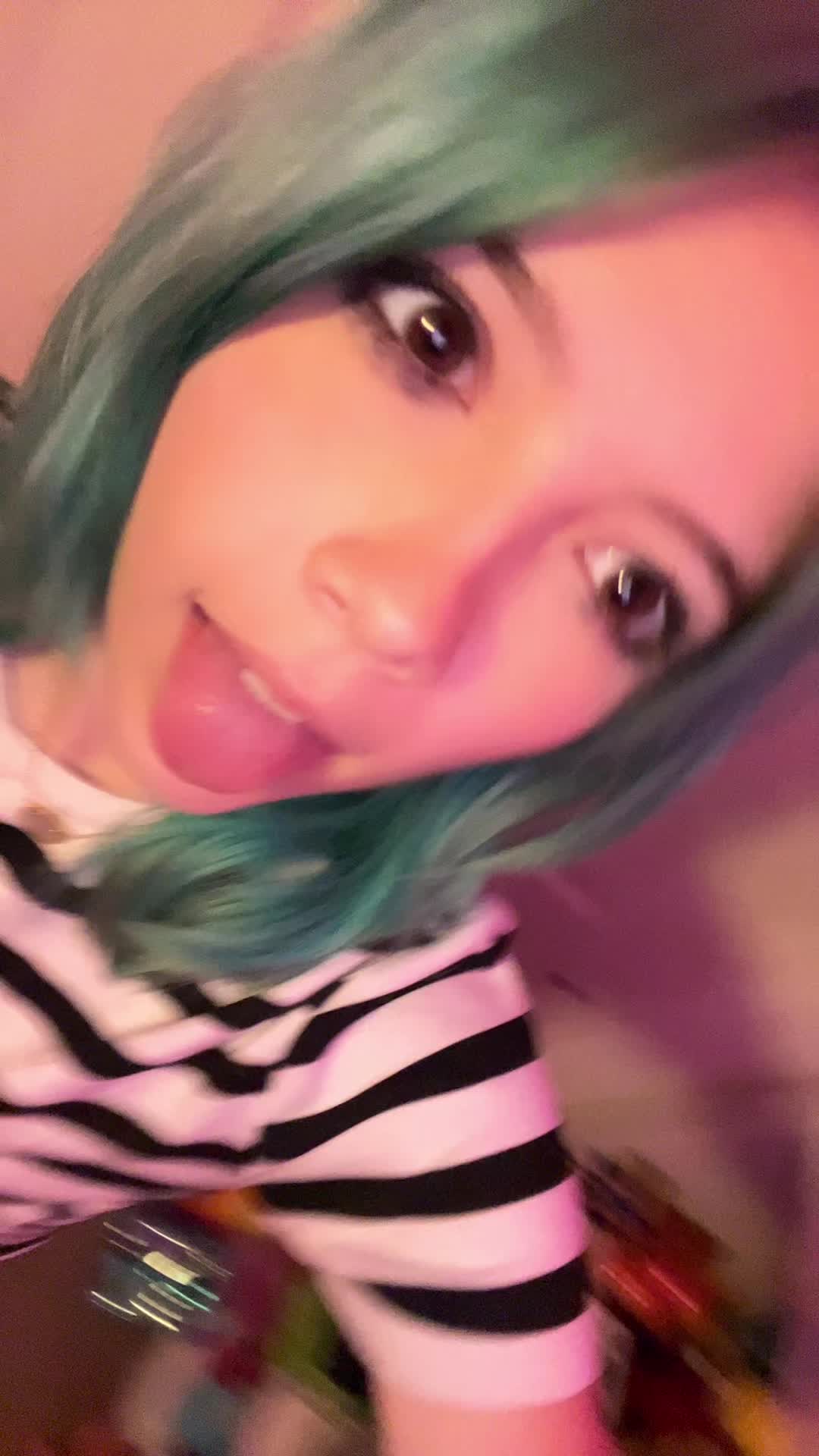 @◞