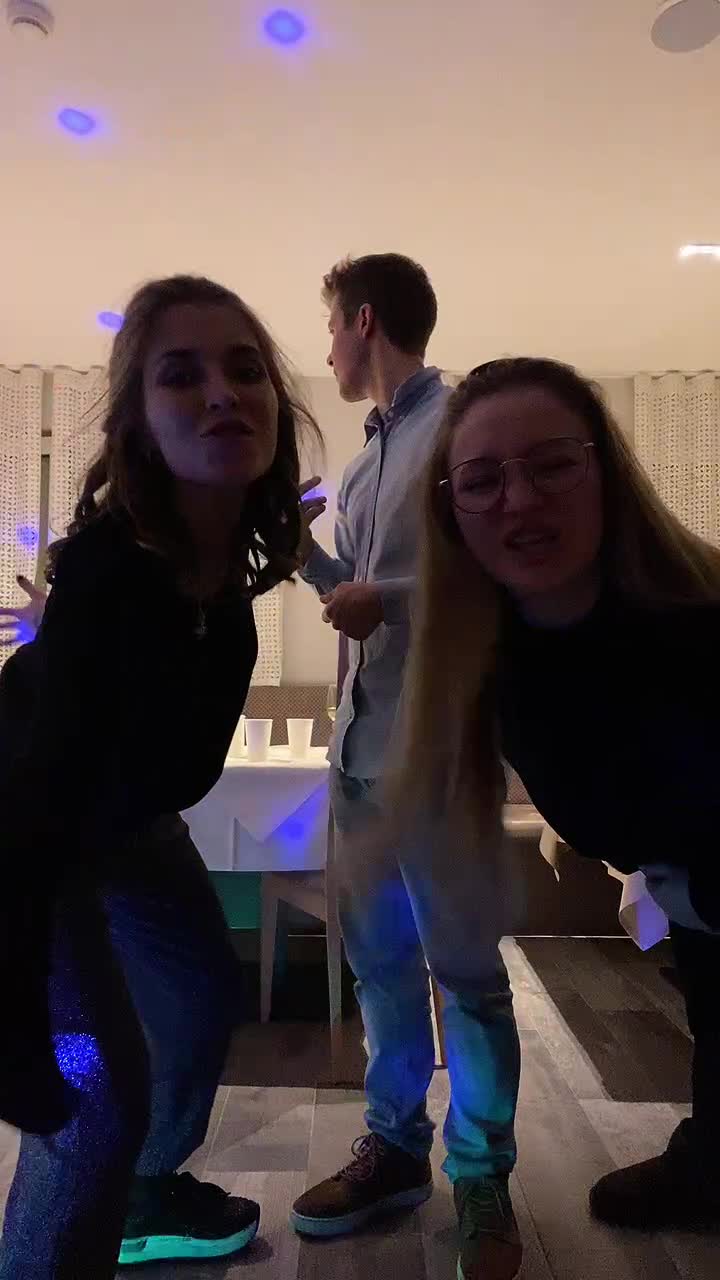@_AleKat_