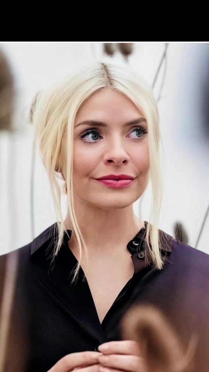 @SexyFemaleCelebs1