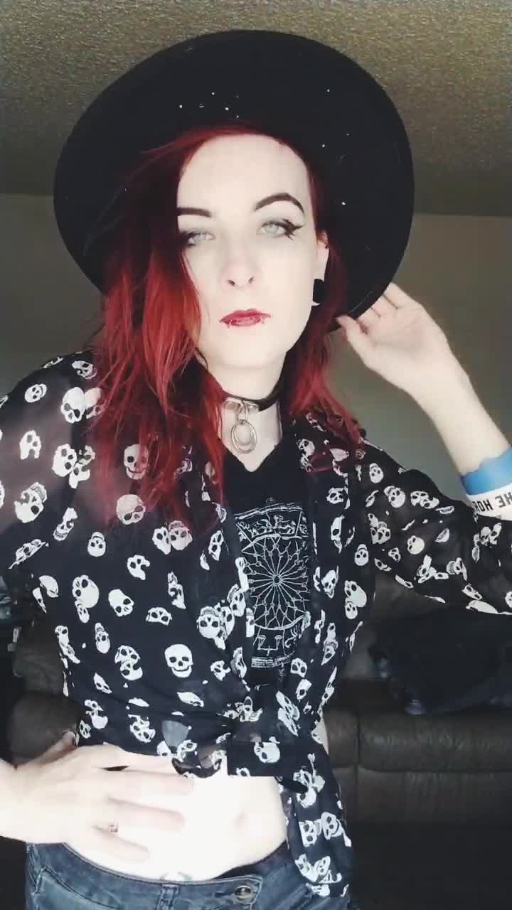 @TheMorbidQueen