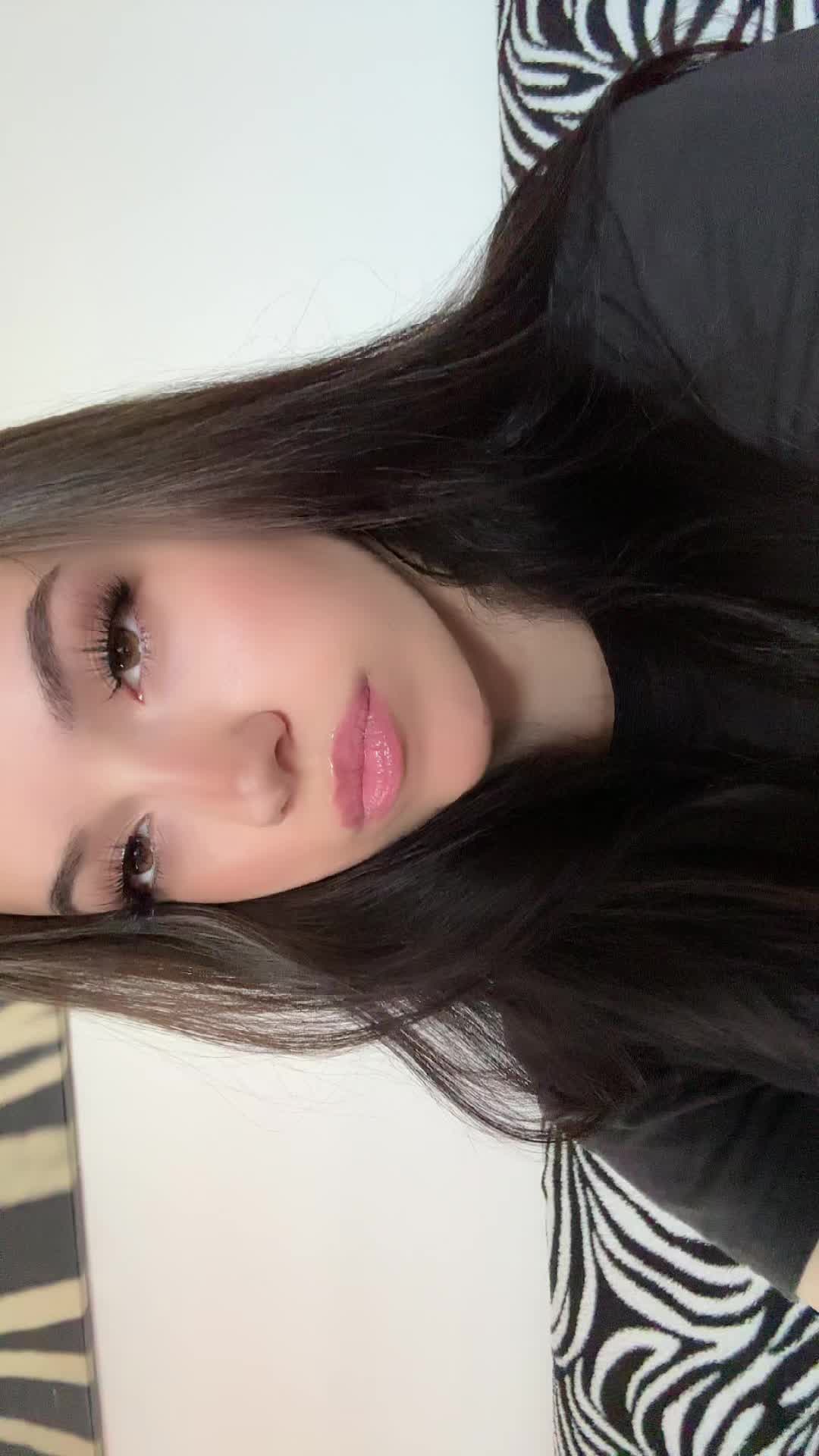 @laura.hrsak