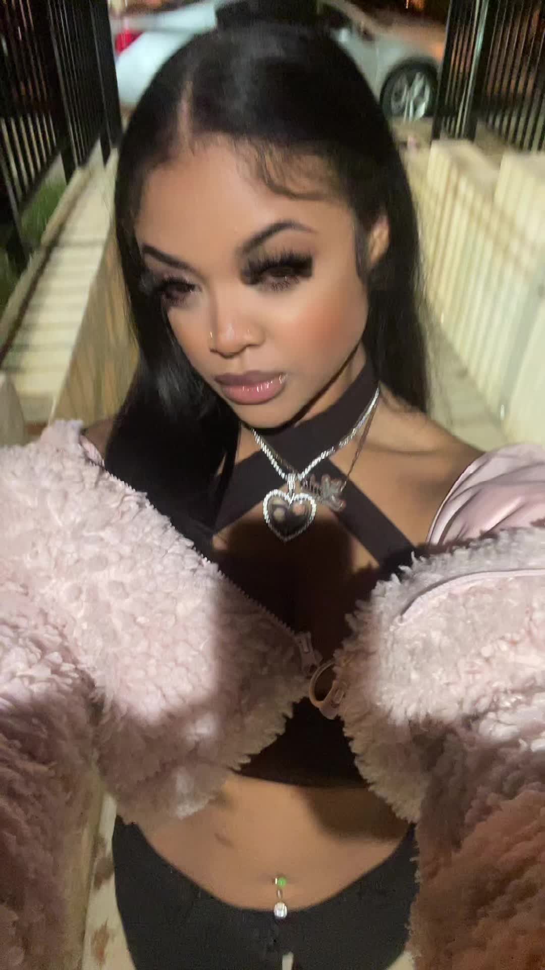 @[ AMIA VEL&Eacute;Z ]
