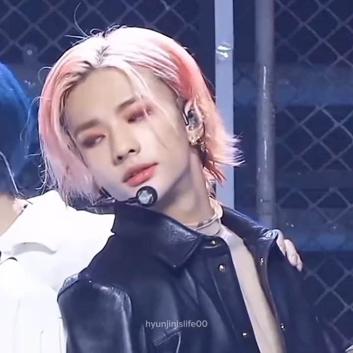 @Hyunjin' wifeu🍀