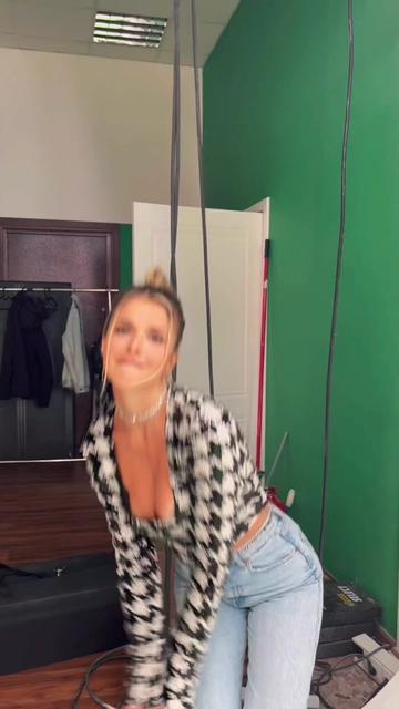 @angelina_aisman