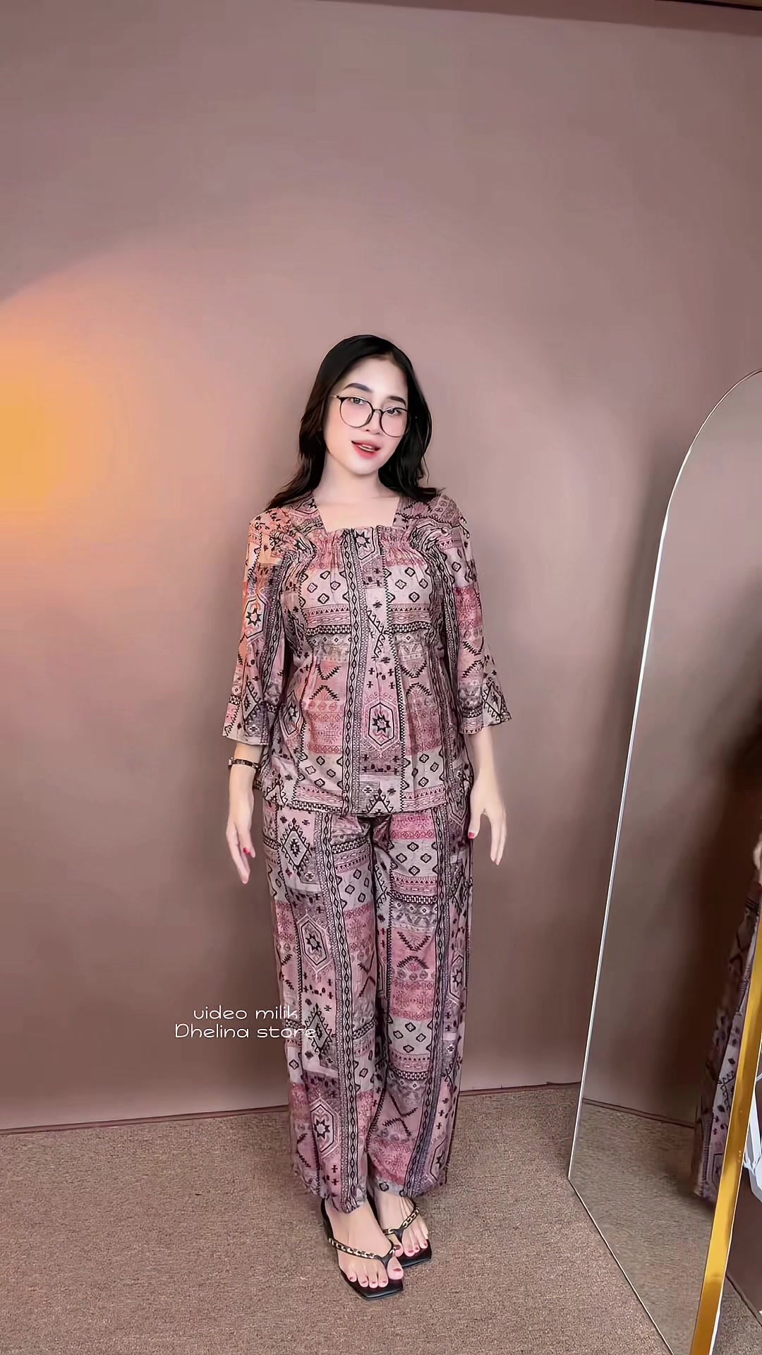 @Dhelina store