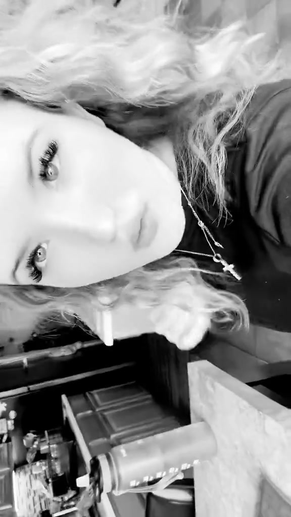 @zoezozo1111