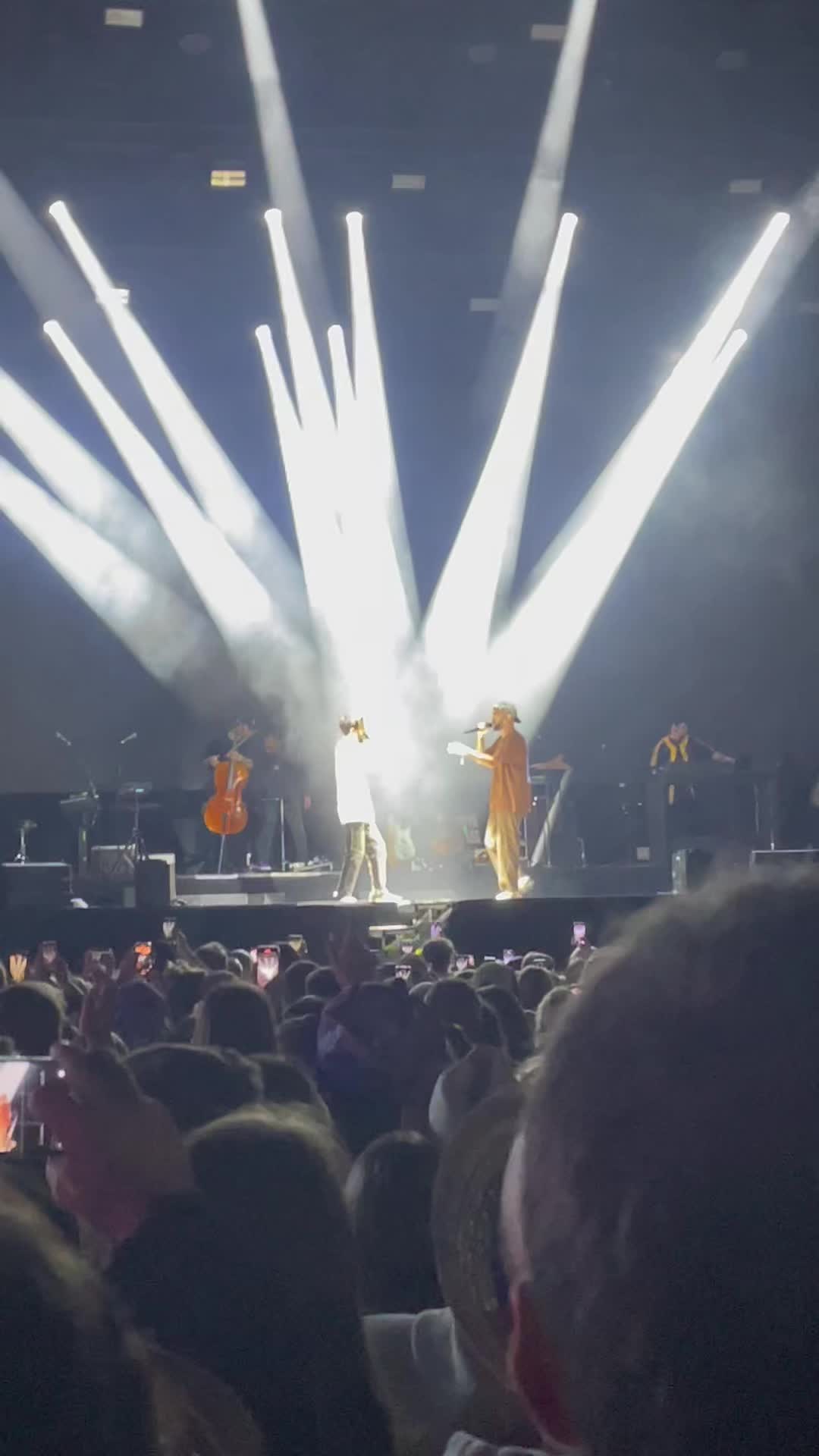 @zoë16.