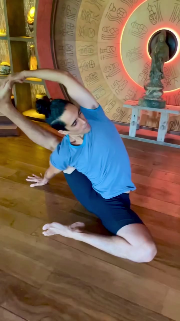 @Alvaromoves