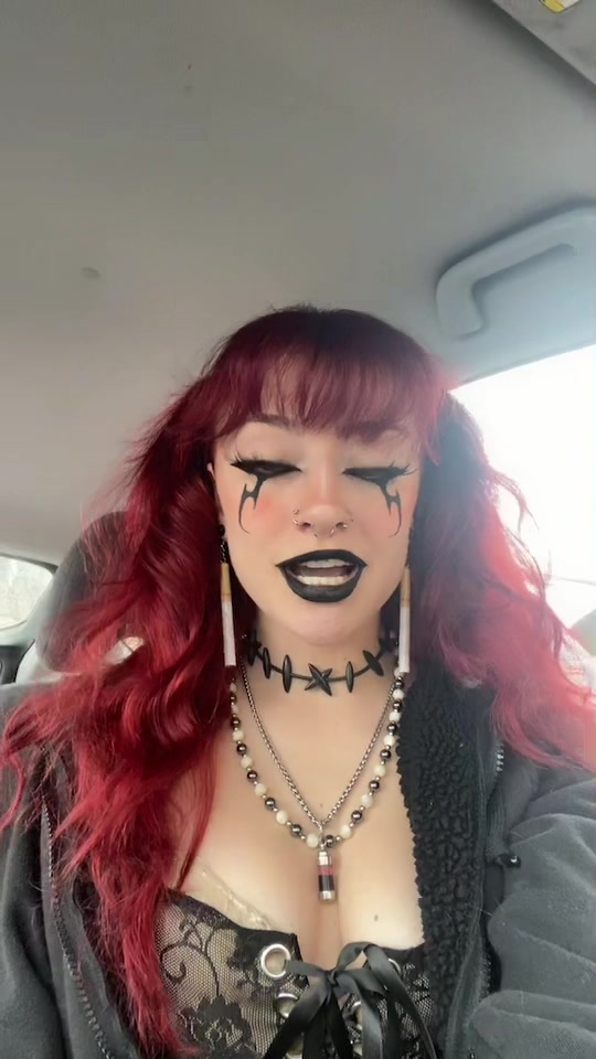 @batshitbloodybailey