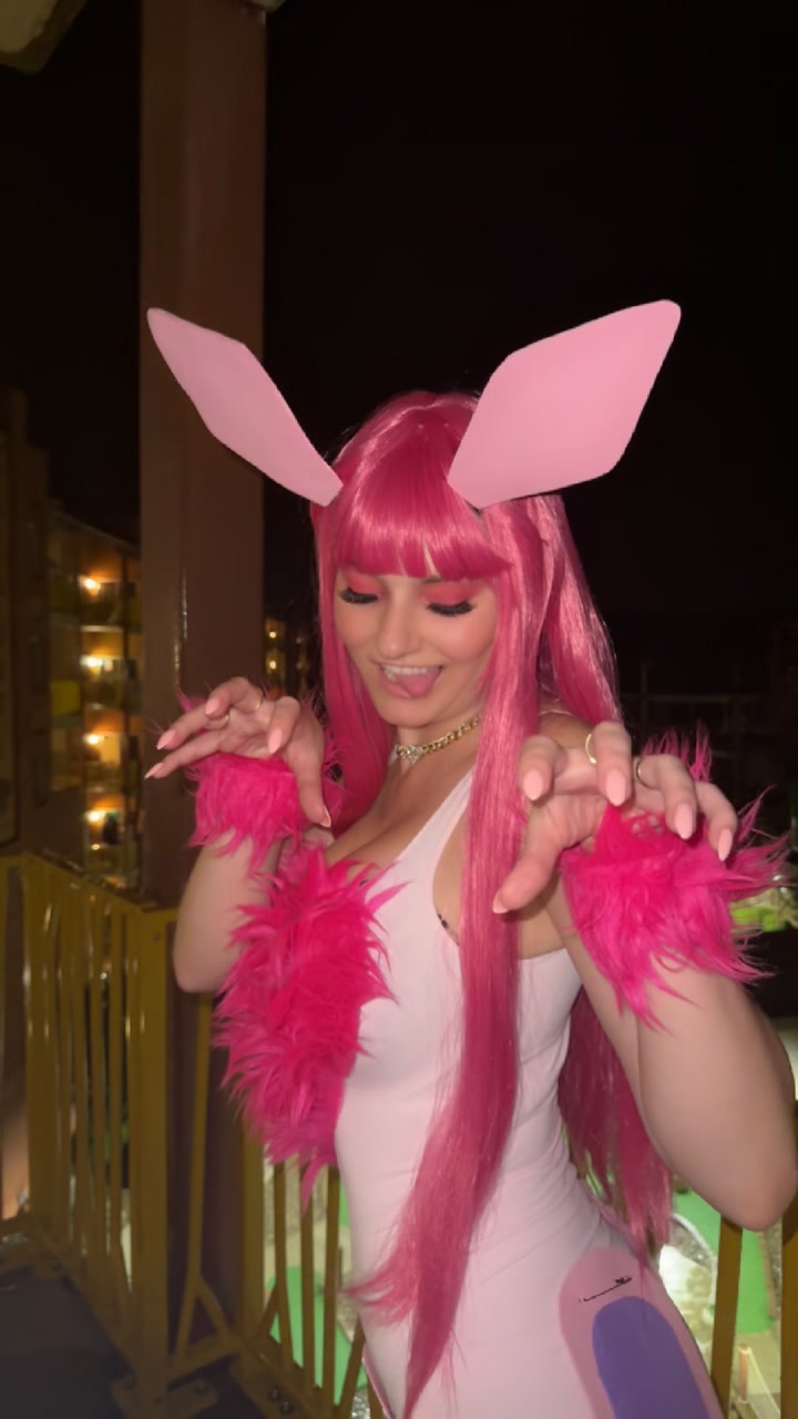 @playfulvix