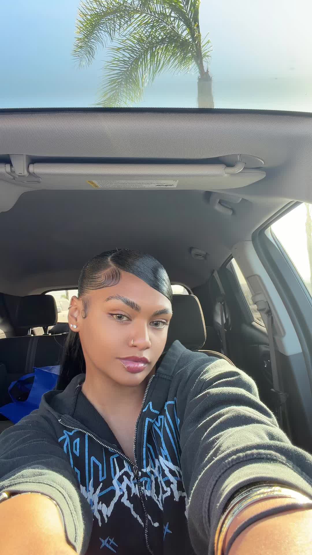 @notmamaquinn_