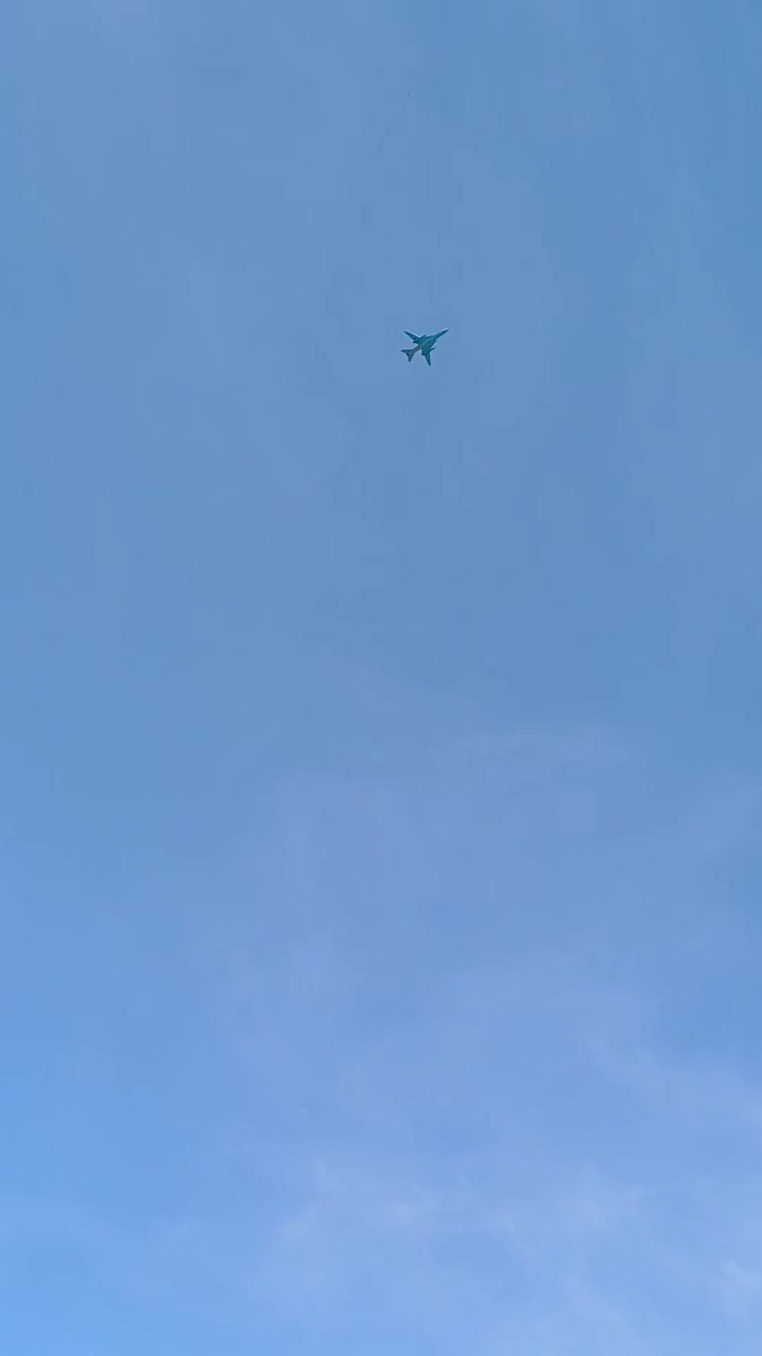 @Hoàng Hưng ✈️