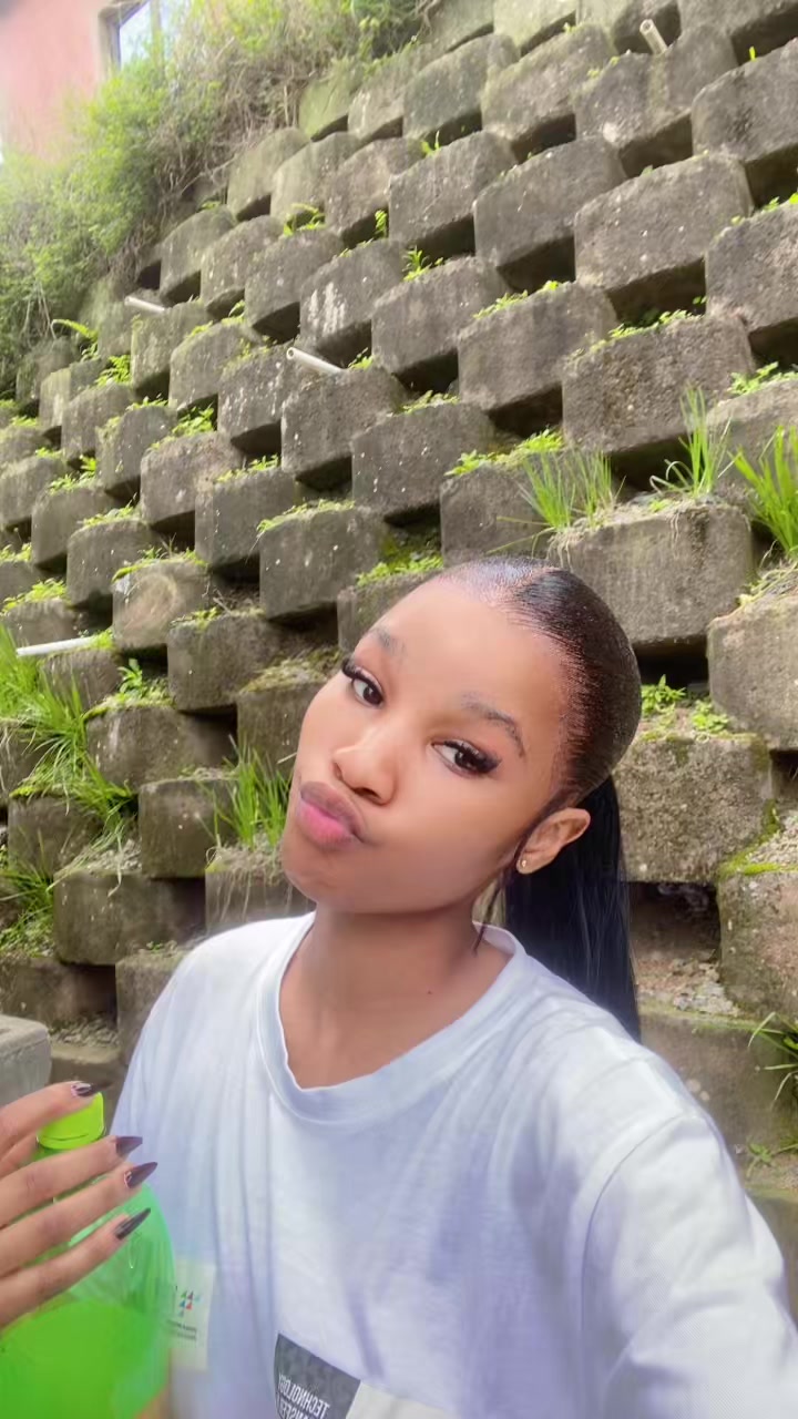 @Bayanda .🍒
