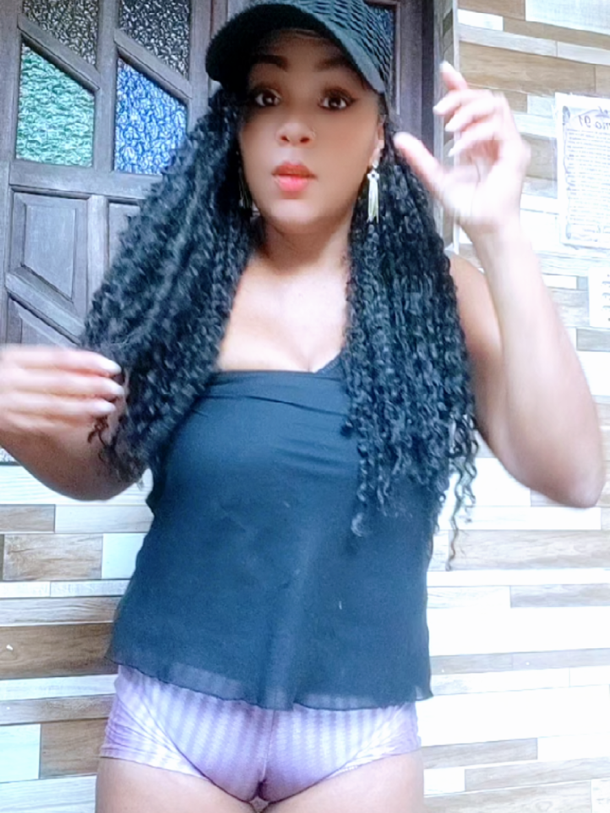 @Lucy a guria do short sexy