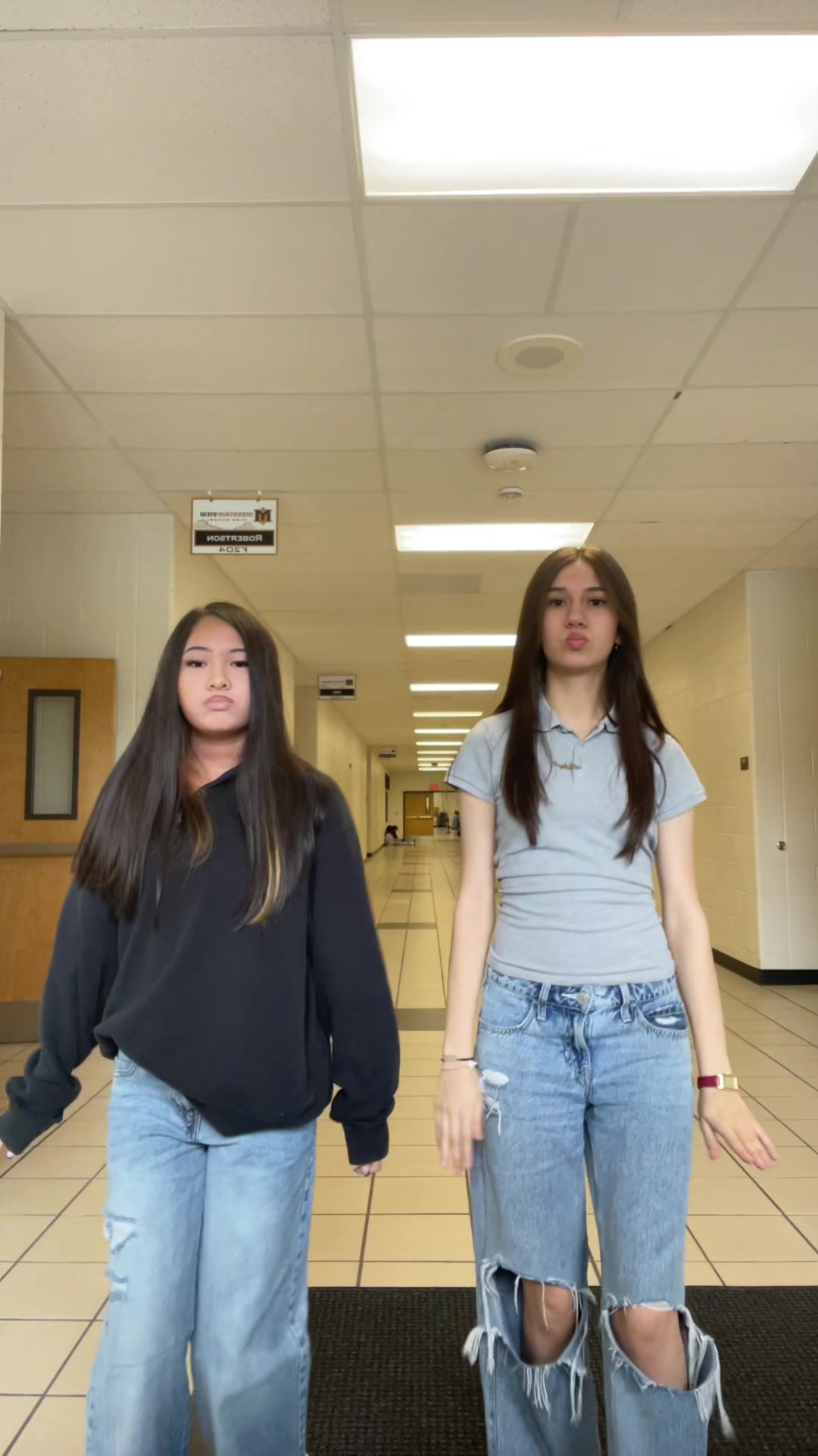 @ɐןʎɐʞɐɯ ᥫ᭡