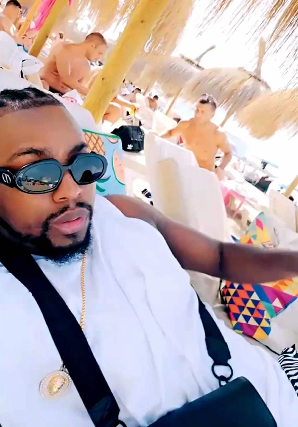 @NdOmbOlhinO