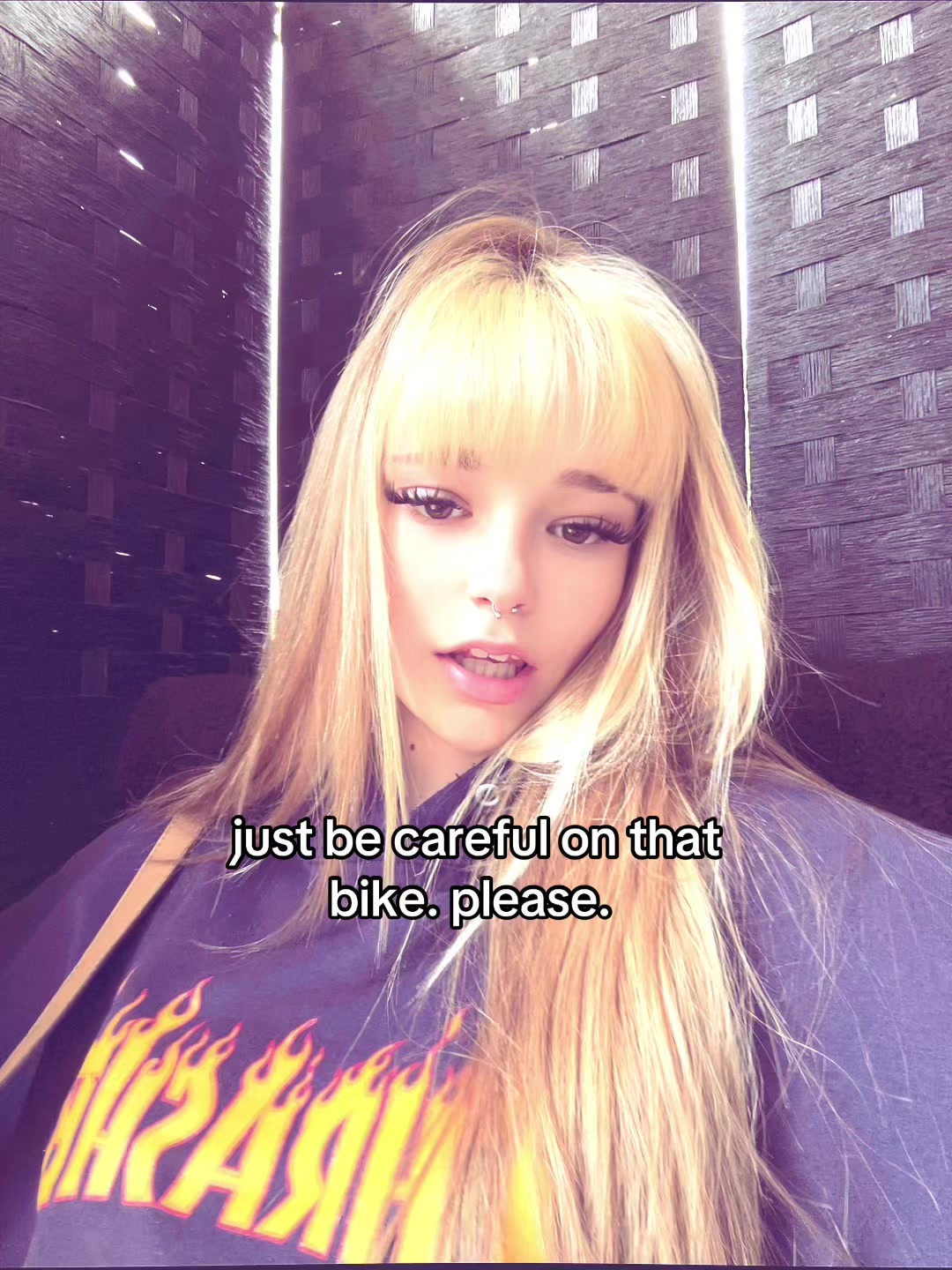 @𝐅