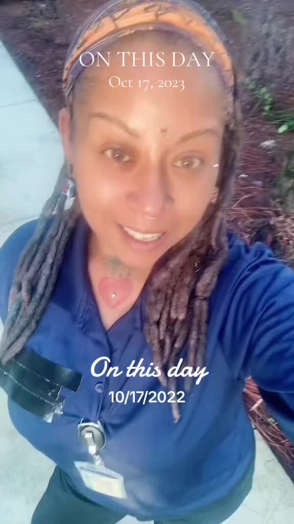 @Erika_TattedAmputee