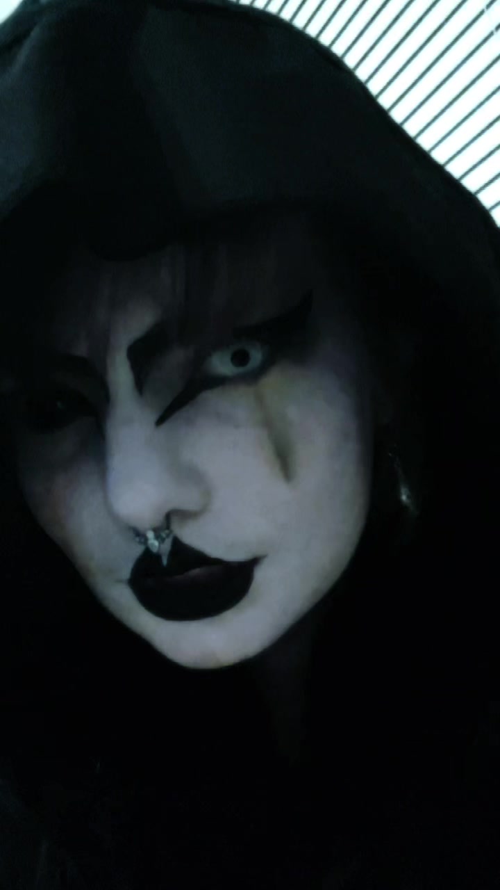 @Toeknee Marie☠️🖤