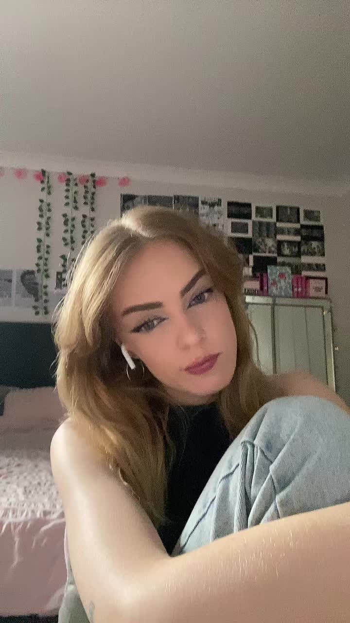 @Tia ♱ ༻¨*:·