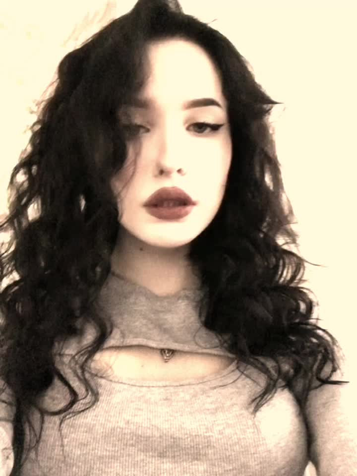 @Твоя бездна 💓