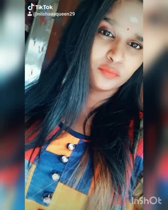 @N I S H A 💙👑