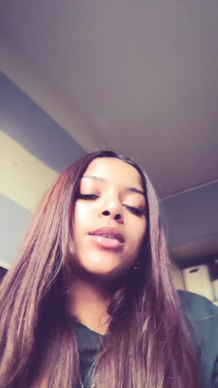 @Yazmariee 😗