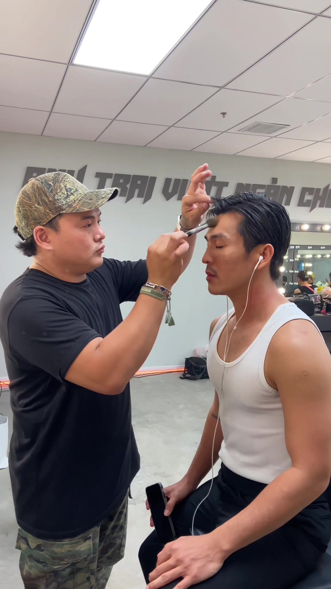 @Sáng đi chụp tối đi show