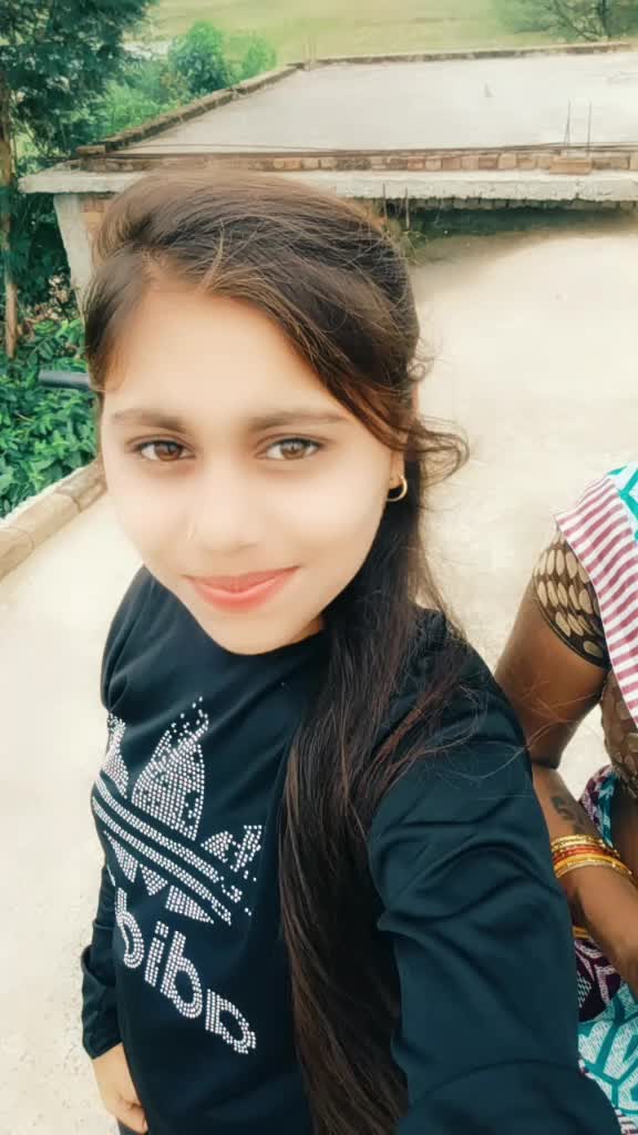 @💞lovely lahari 💞