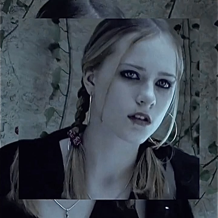 @ava ༺♱༻