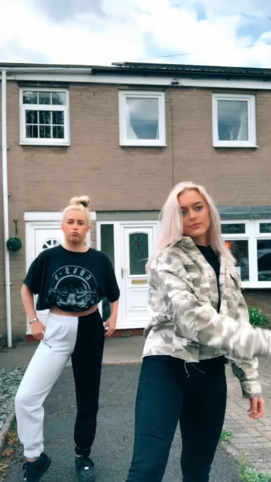 @ThelwellSisters✨