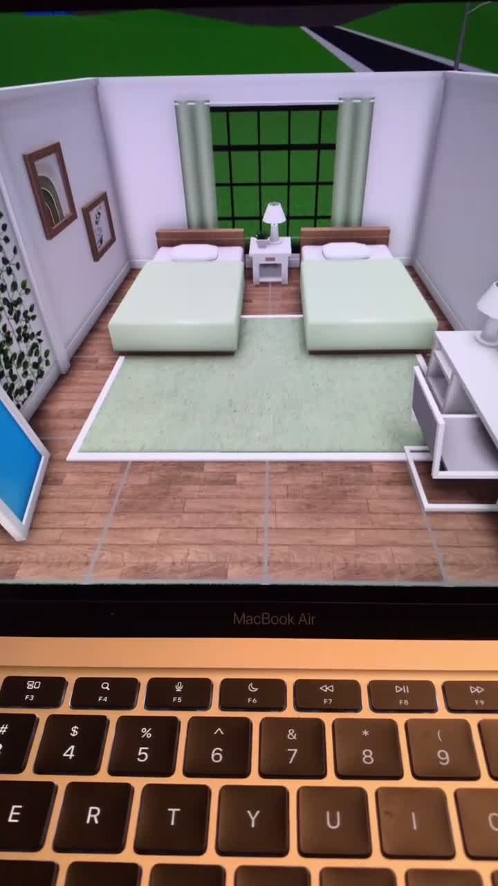 @BLOXBURG