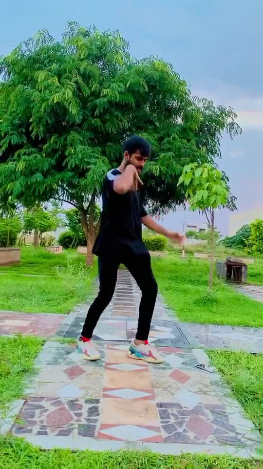 @dance_xi_vishal