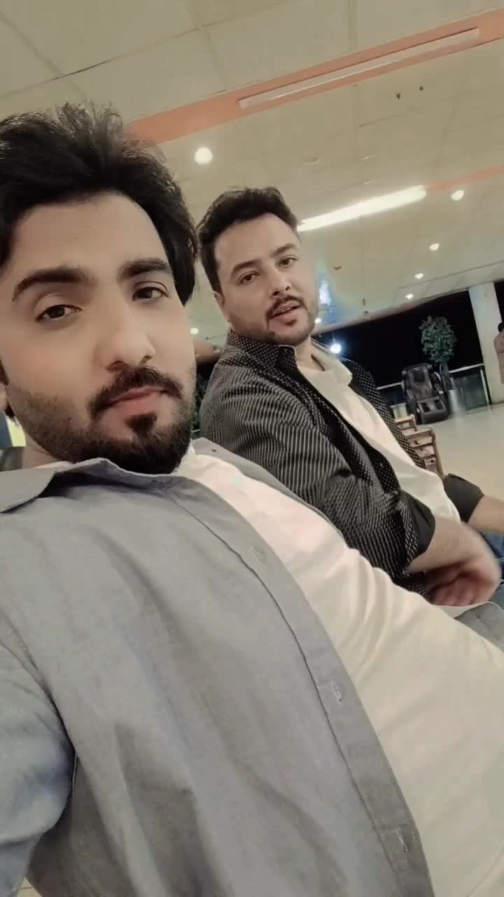 @Zeeshi_Awan09