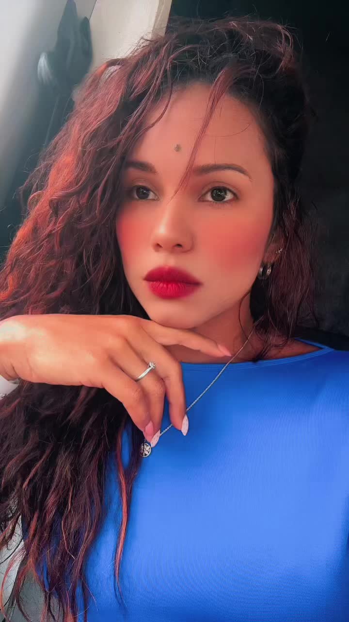 @caradelis7