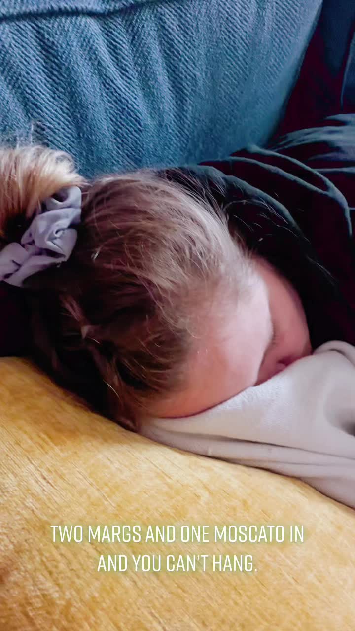 @Chelrose9