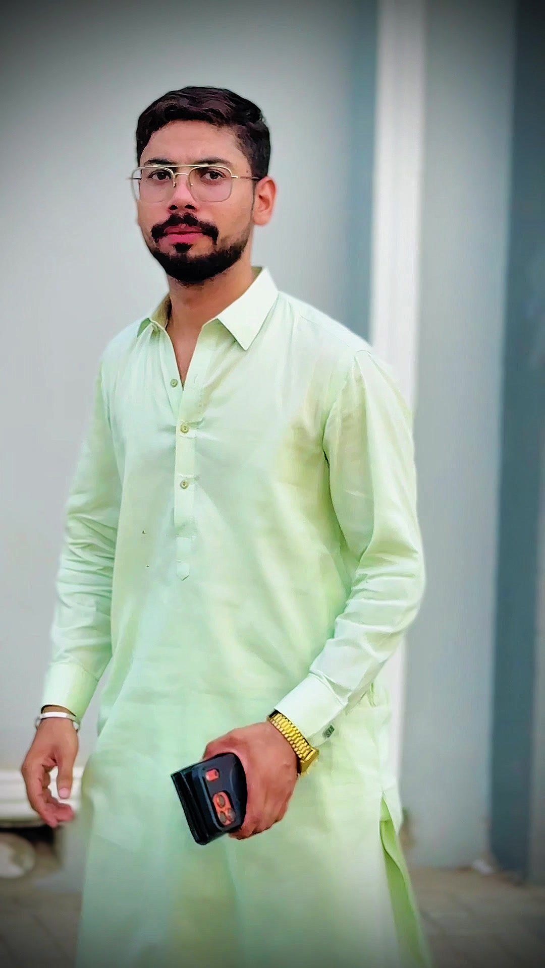 @👑ZeEsHaN-KiNg👑
