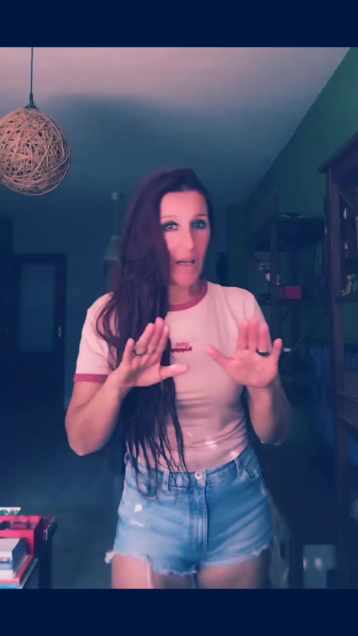@Anuska 🦋🇮🇨