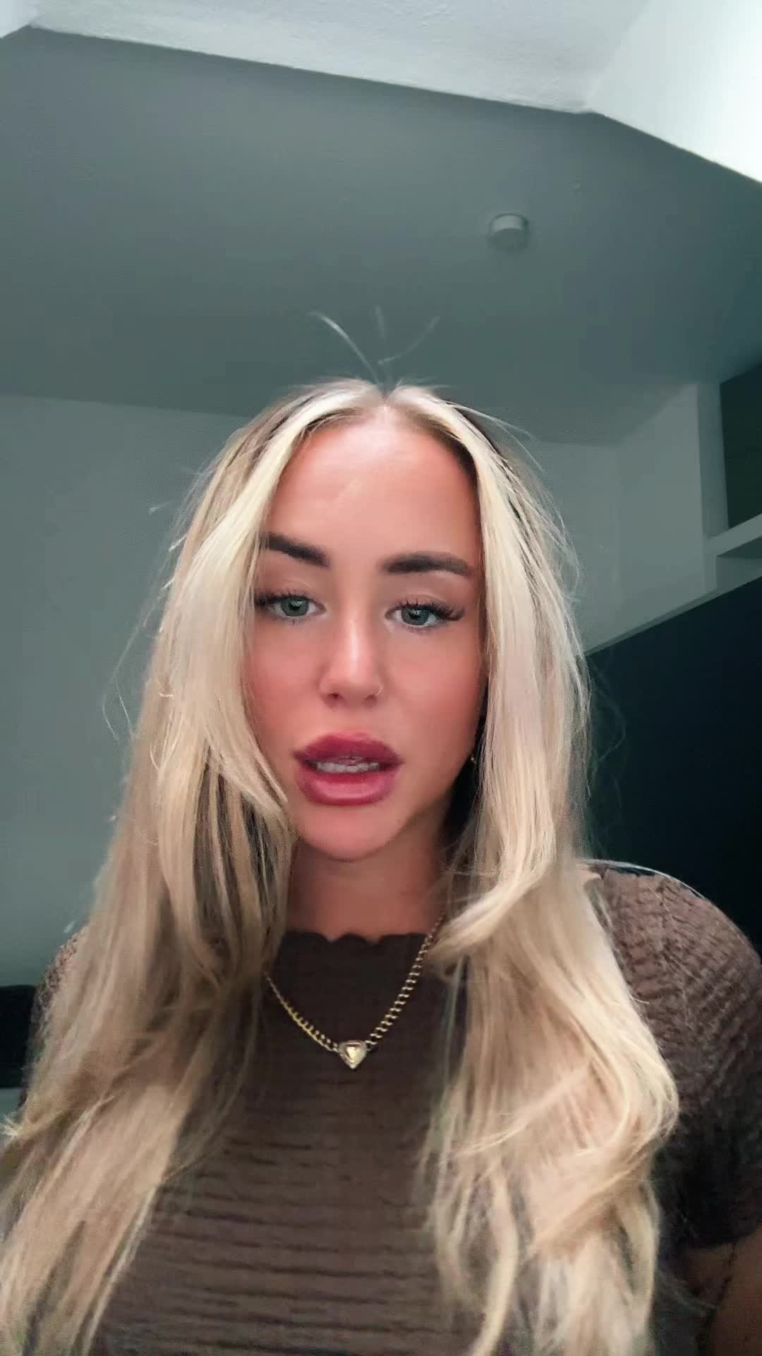 @Ur fav blondie<3