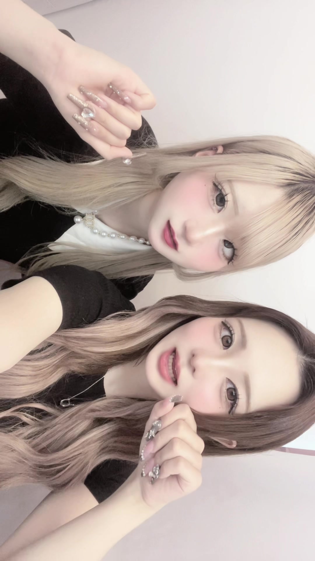 @にゃん