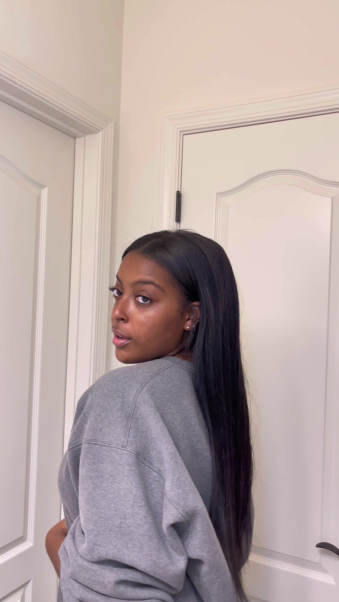 @Moni.