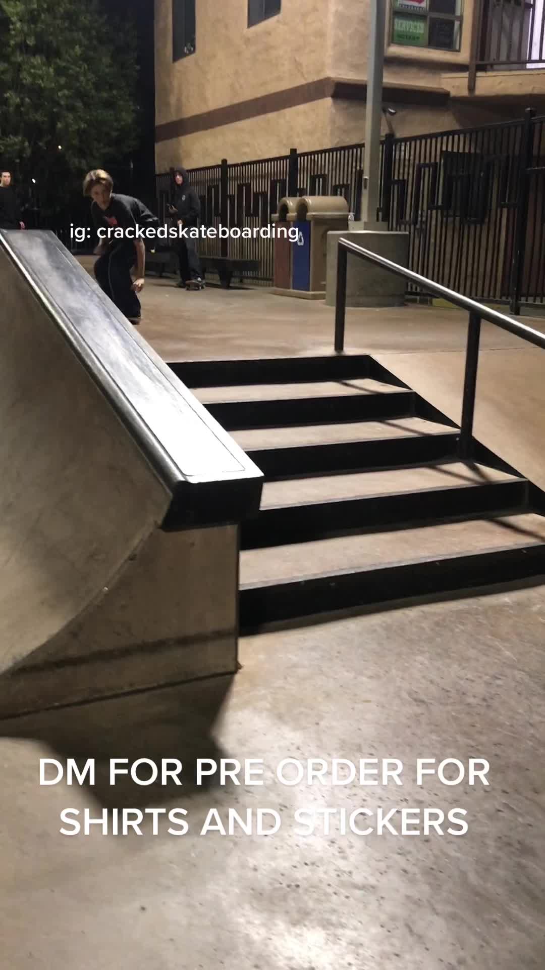@Cracked Skateboarding