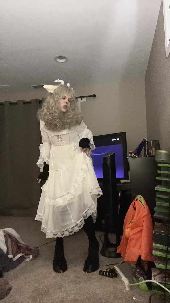 @kneesock