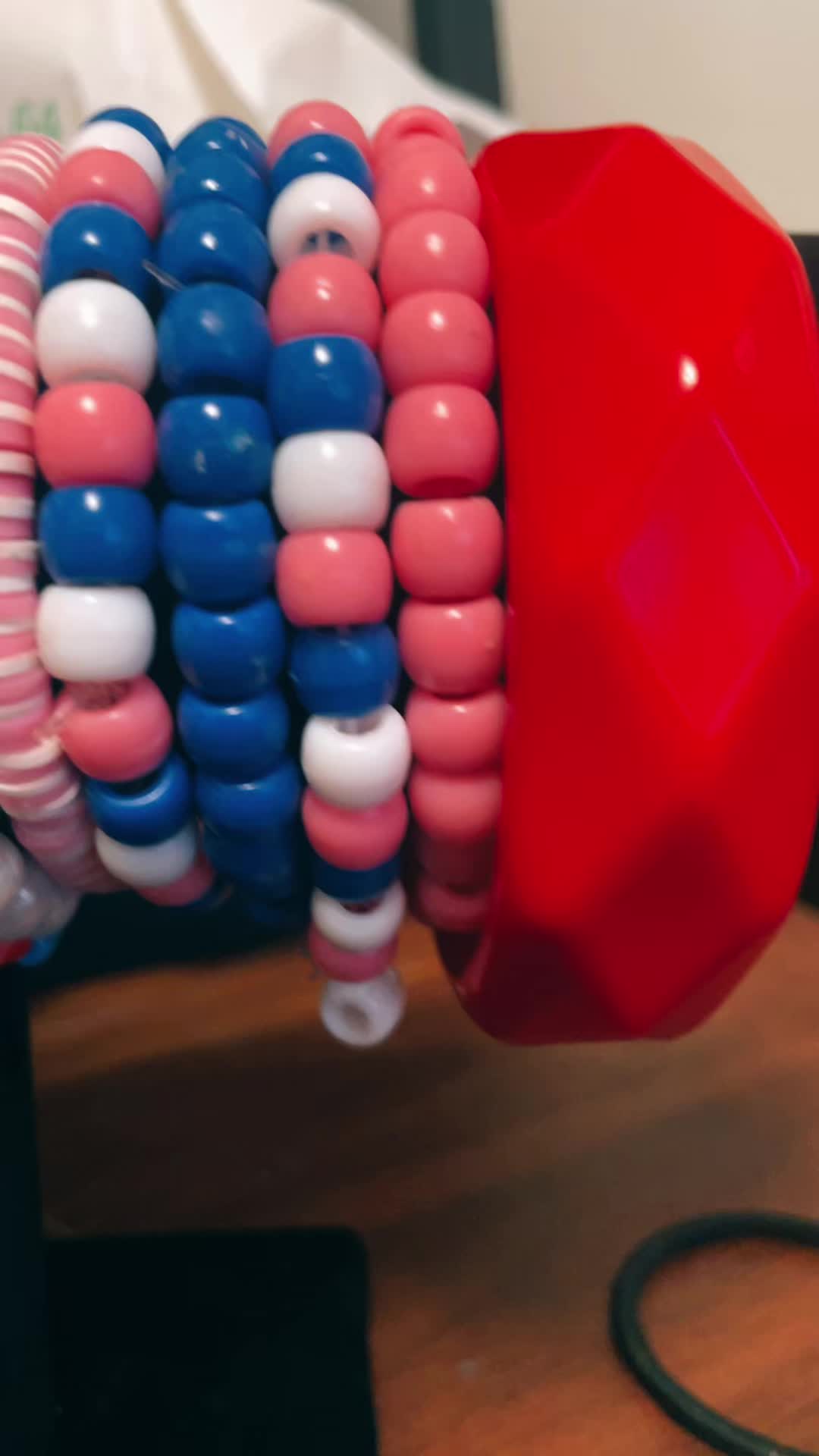 @naexbraceletz