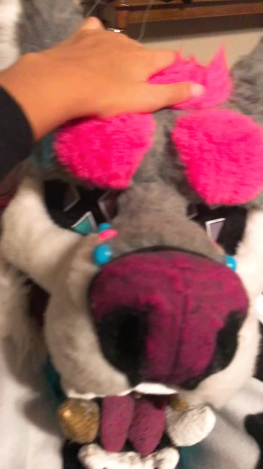 @scared_pink_purple