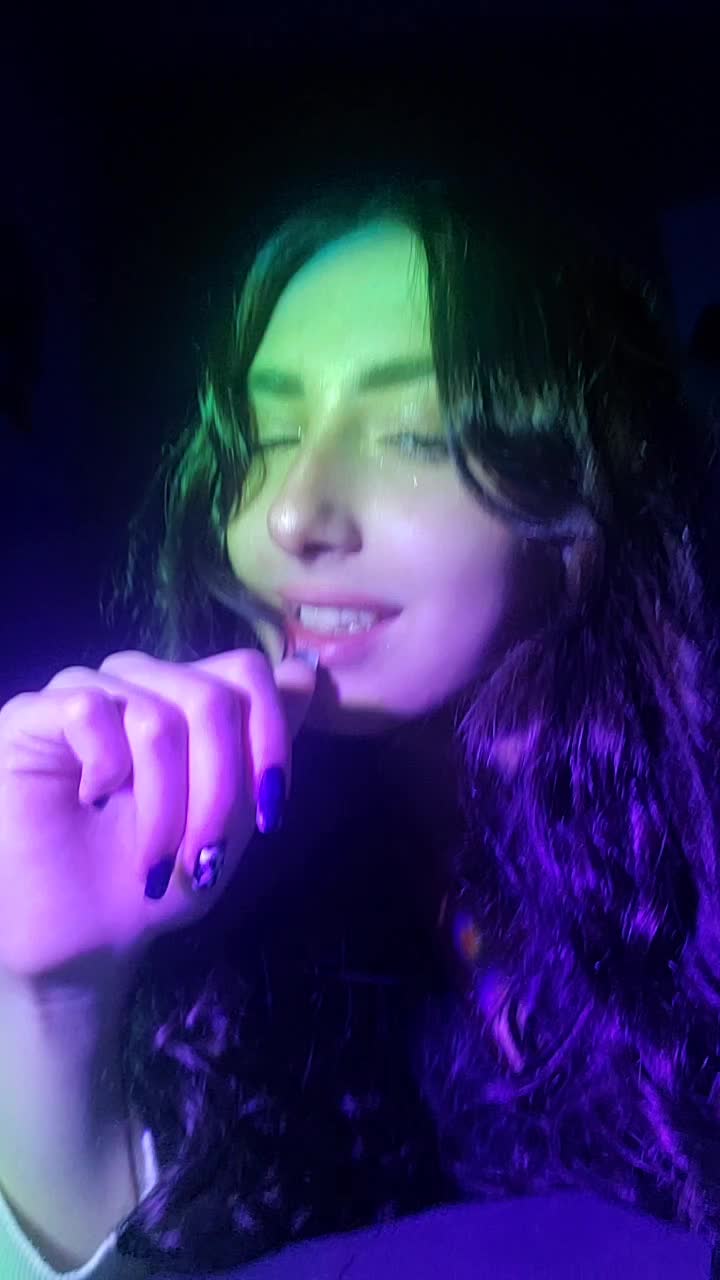 @Tia_Lena