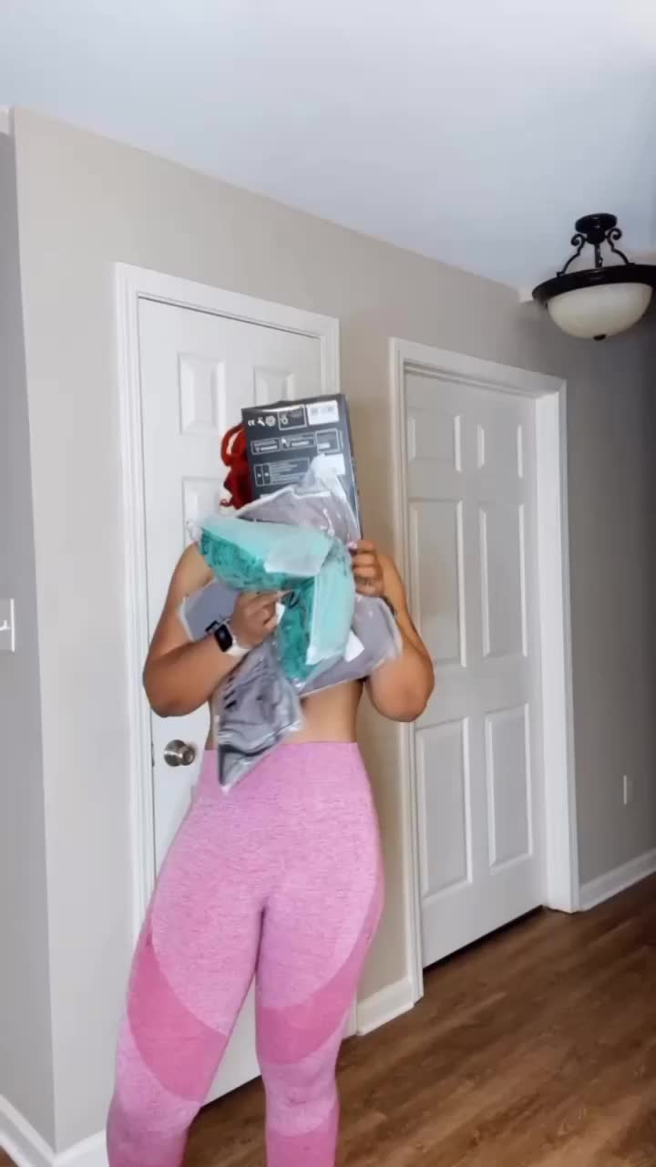 @Paris_Is_She